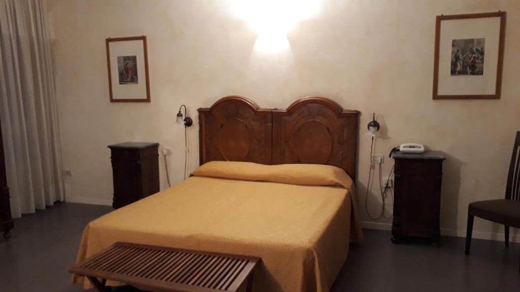 Postel nebo postele na pokoji v ubytování Hotel Due Mori No air conditioning
