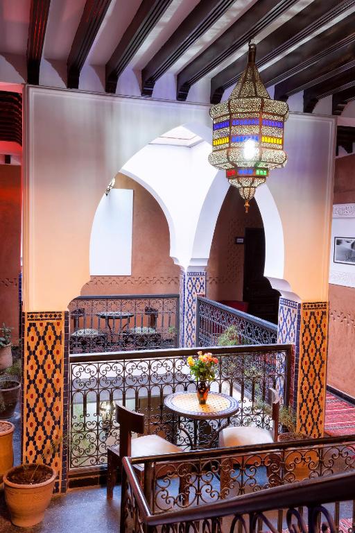 Restaurace v ubytování Hotel Azoul
