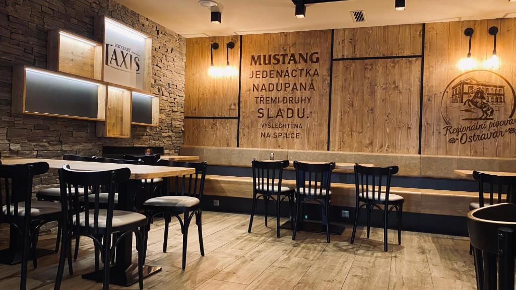Restauracja lub miejsce do jedzenia w obiekcie Lidový dům Opava