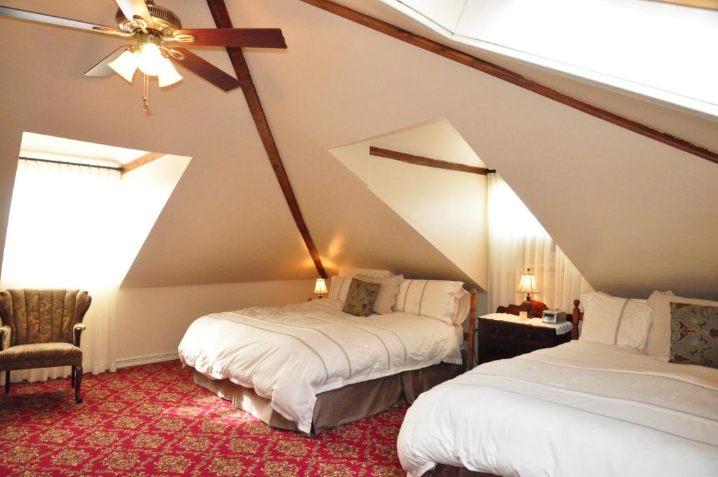 Brockamour Manor Bed and Breakfast - Room De Deluxe King
