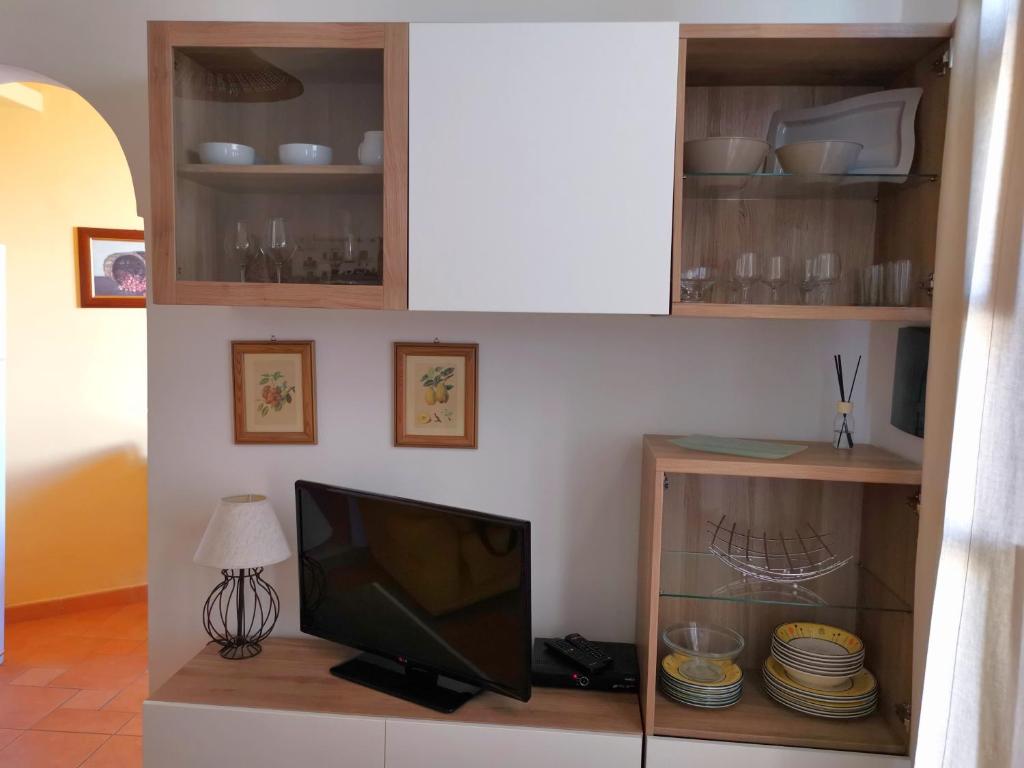 A television and/or entertainment centre at Birbiciù