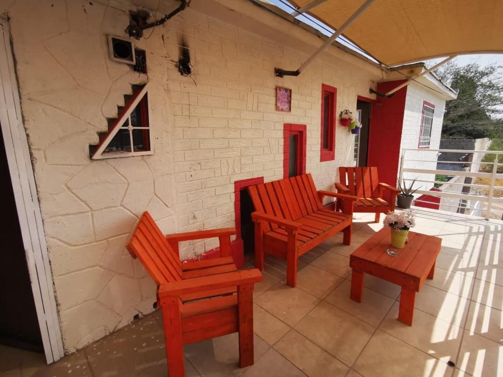 a patio with chairs and a table and a building at departamento cd juarez in Ciudad Juárez