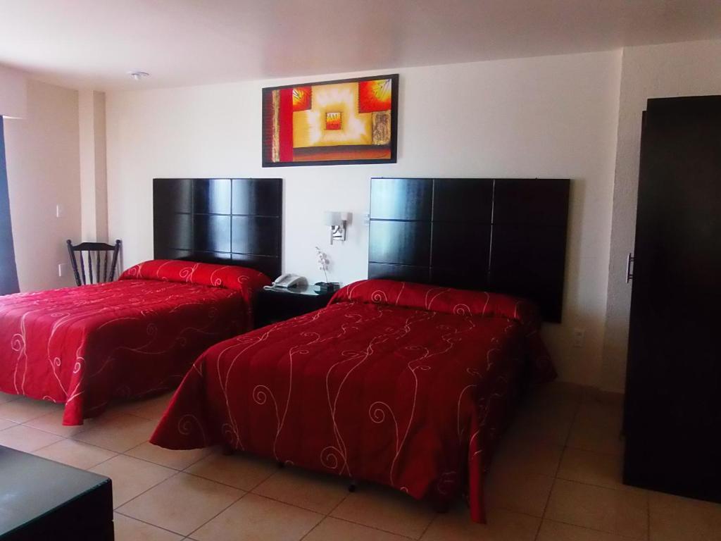 Postel nebo postele na pokoji v ubytování Hotel Raldos Inn