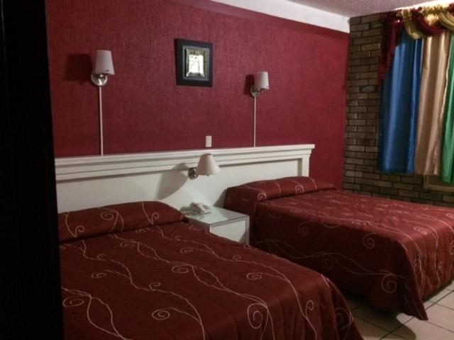 Postel nebo postele na pokoji v ubytování Hotel Raldos Inn