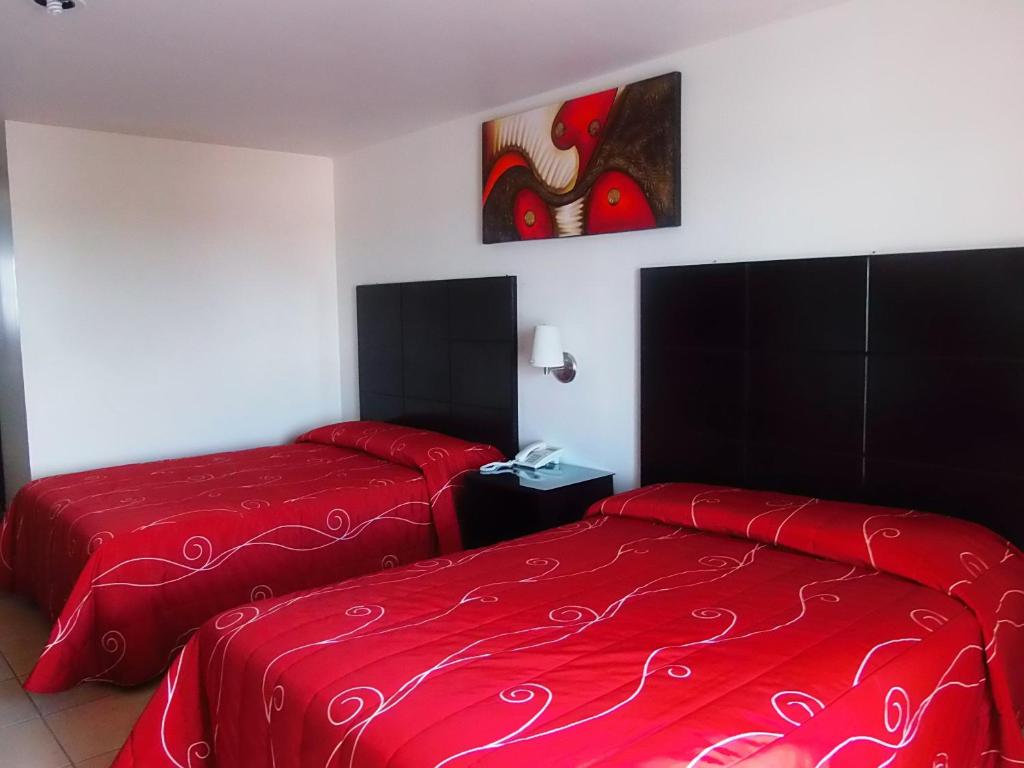 Postel nebo postele na pokoji v ubytování Hotel Raldos Inn