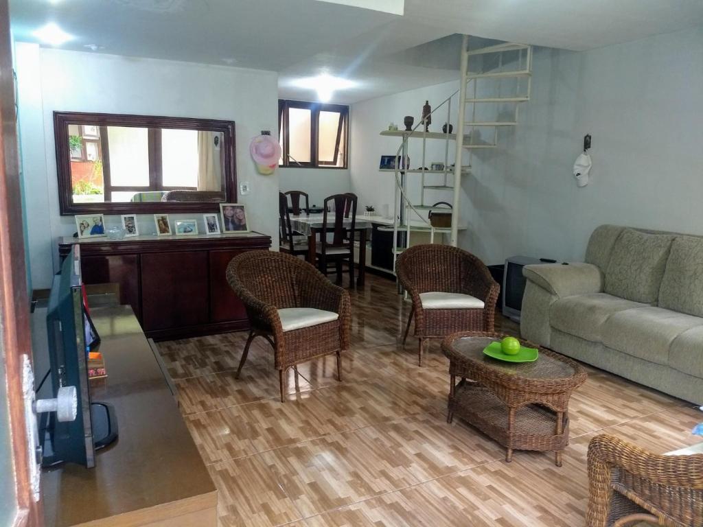  Casa em condominio no Pero - Cabo Frio