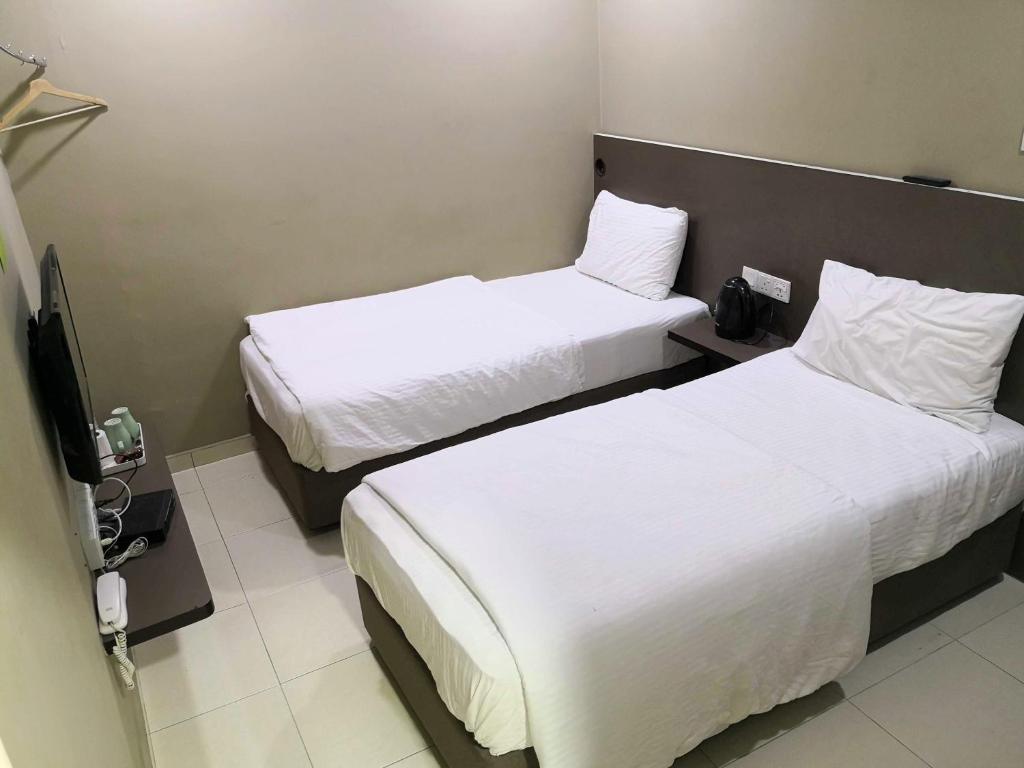Postel nebo postele na pokoji v ubytování Tropika Garden Hotel Kulai