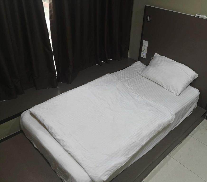 Postel nebo postele na pokoji v ubytování Tropika Garden Hotel Kulai