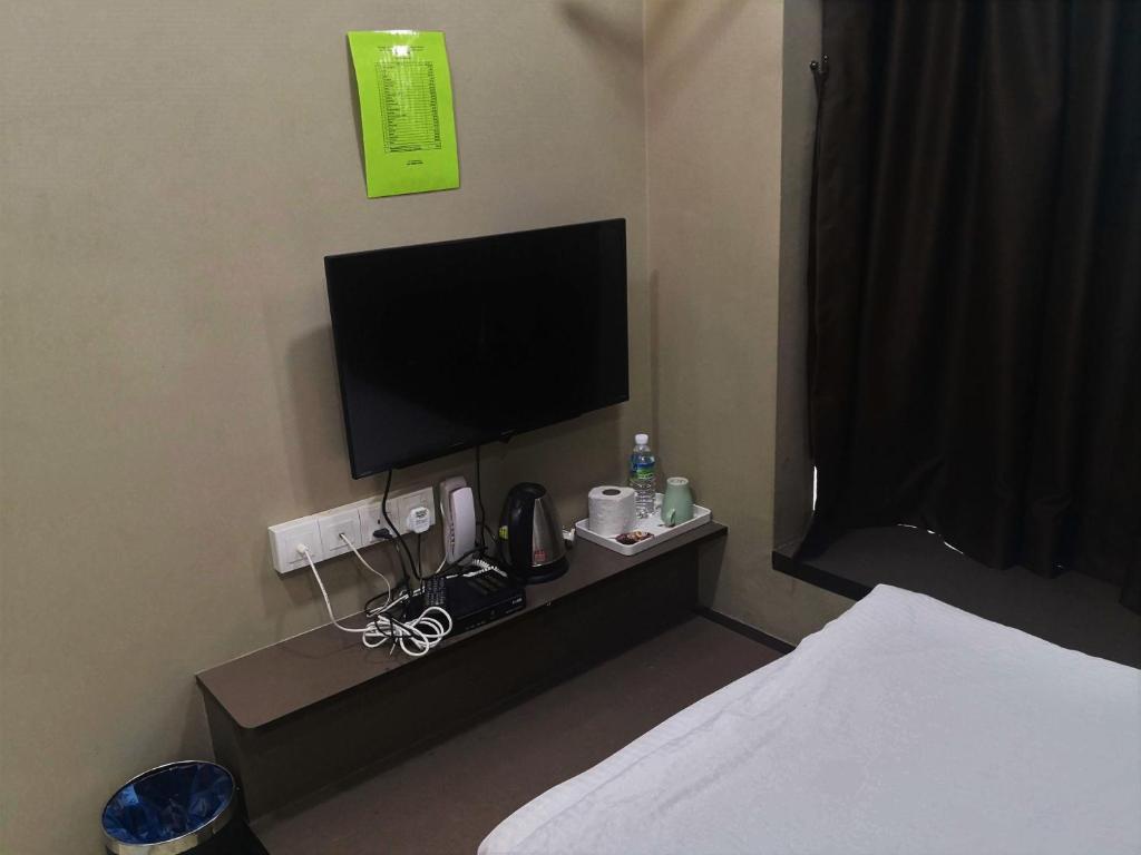 TV a/nebo společenská místnost v ubytování Tropika Garden Hotel Kulai