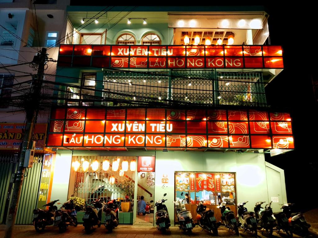 Tòa nhà nơi khách sạn tọa lạc