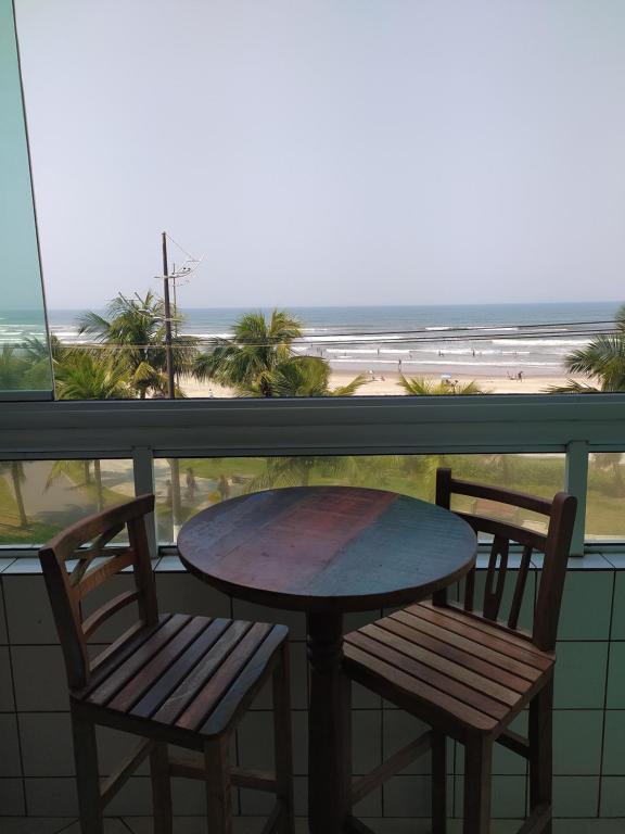  Apto. (pé na areia) com Churrasqueira na sacada