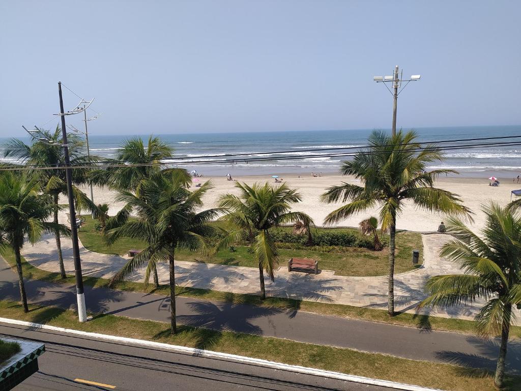  Apto. (pé na areia) com Churrasqueira na sacada