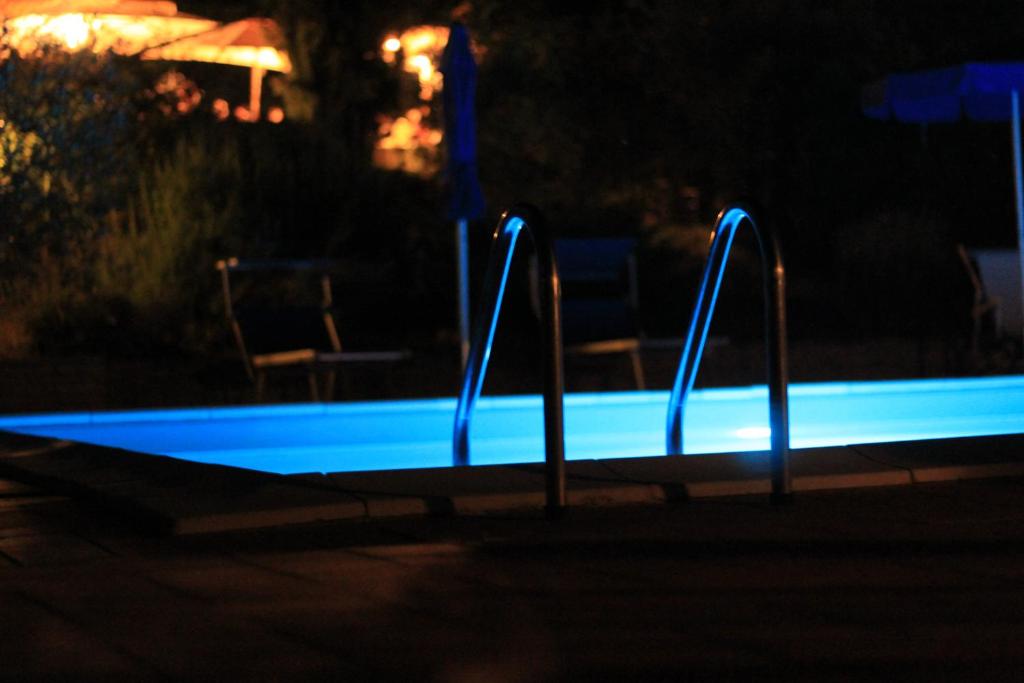 Bazén v ubytování Agriturismo Camiano Piccolo nebo v jeho okolí