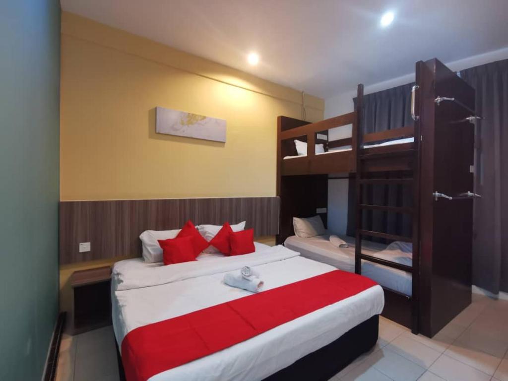 a bedroom with a bed and bunk beds at Hotel Ideal Senawang in Seremban