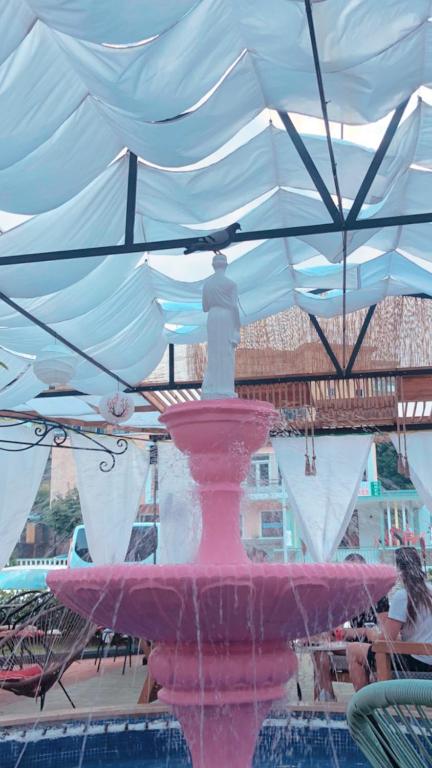 Bazén v ubytování Hotel Internacional Gym & Spa Fushe-Arrez nebo v jeho okolí