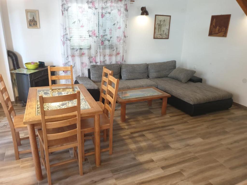 Posedenie v ubytovaní Holiday Home Borna