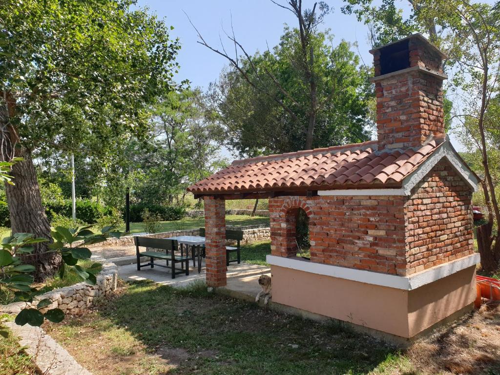 Vonkajšia záhrada v ubytovaní Holiday Home Borna