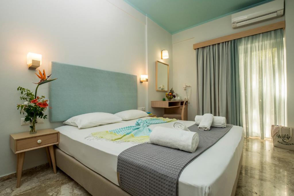 Postel nebo postele na pokoji v ubytování Aris Boutique Hotel