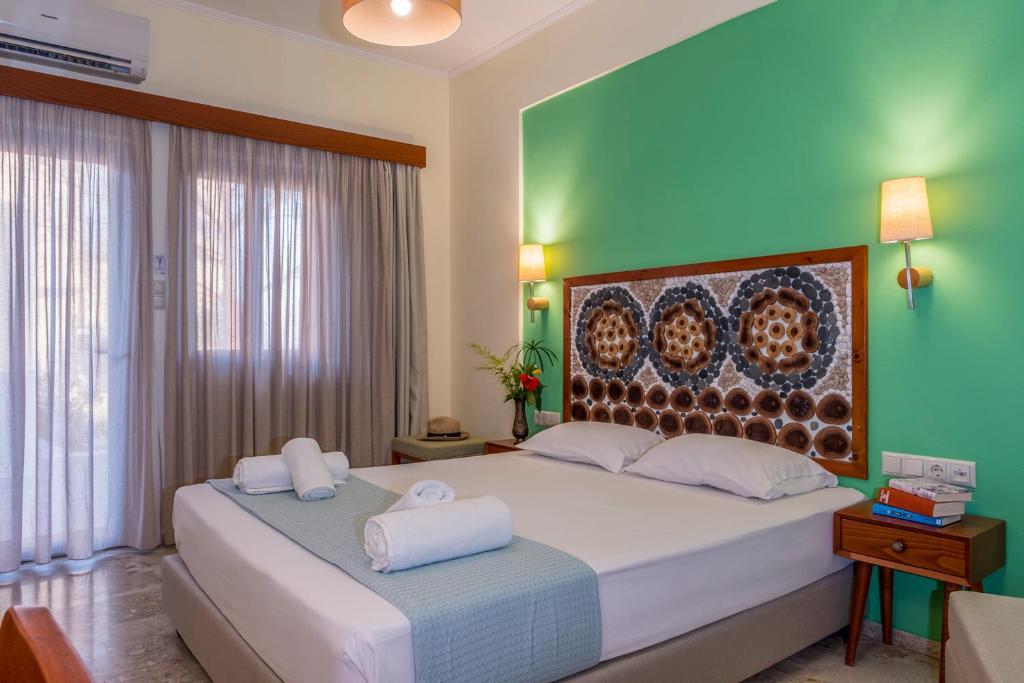 Postel nebo postele na pokoji v ubytování Aris Boutique Hotel