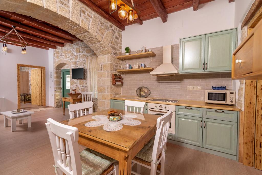Kuchyň nebo kuchyňský kout v ubytování Joakim's Villa