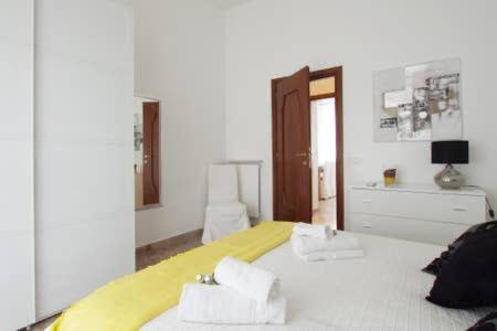 A bed or beds in a room at Al Portico d'Ottavia