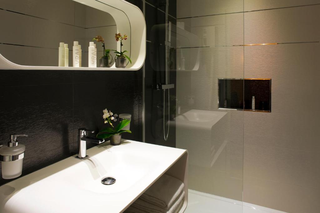 Hotel des Arceaux - Resim 27