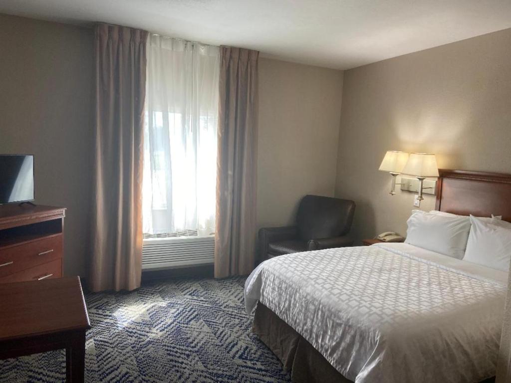 Candlewood Suites La Porte by IHG photo