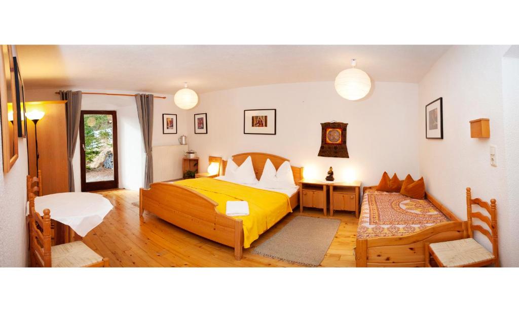 Postel nebo postele na pokoji v ubytování Yoga Resort AlpenRetreat