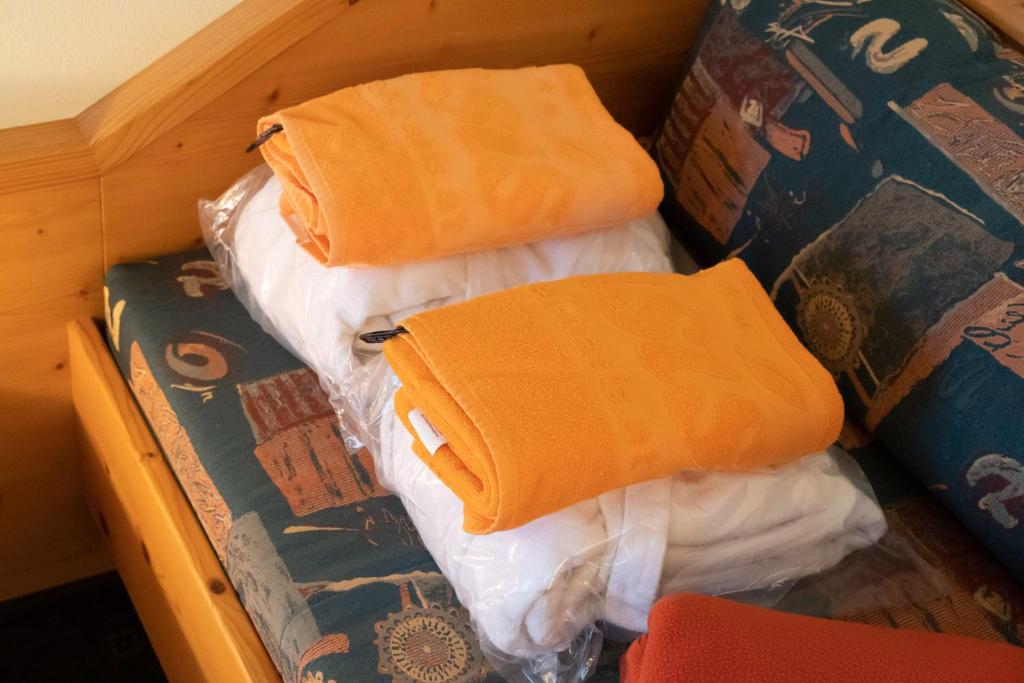 Postel nebo postele na pokoji v ubytování Hotel Garni Oasis Loipersdorf