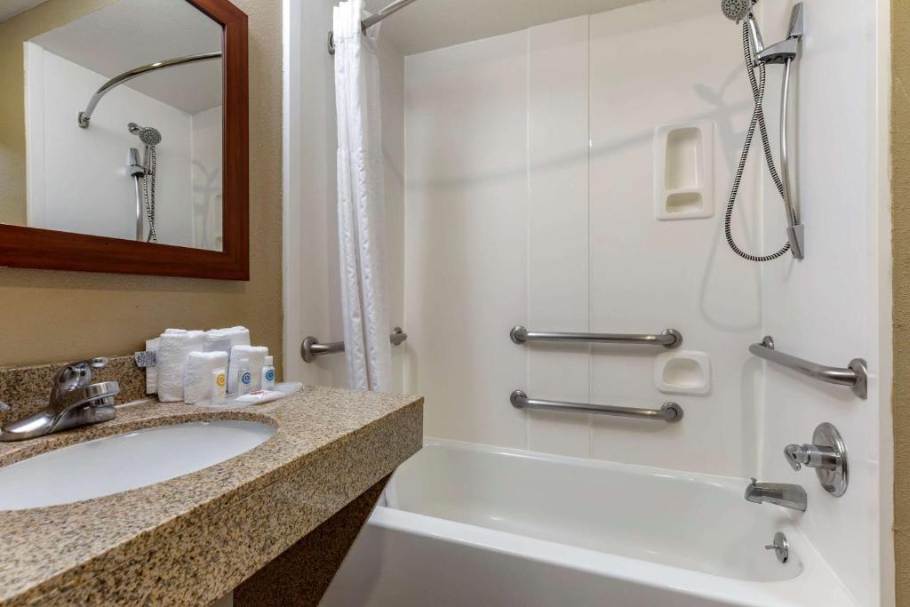 Comfort Suites Waco Near University Area photo