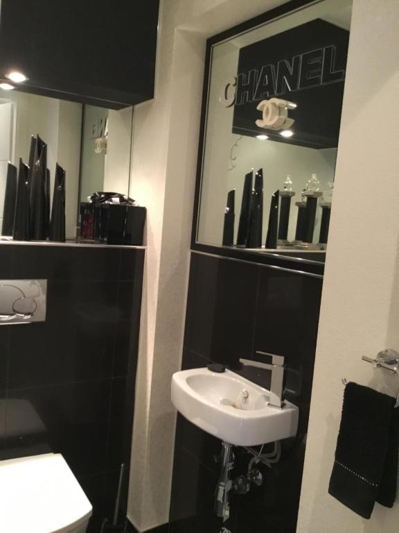 Suite Couture - Deluxe King Room