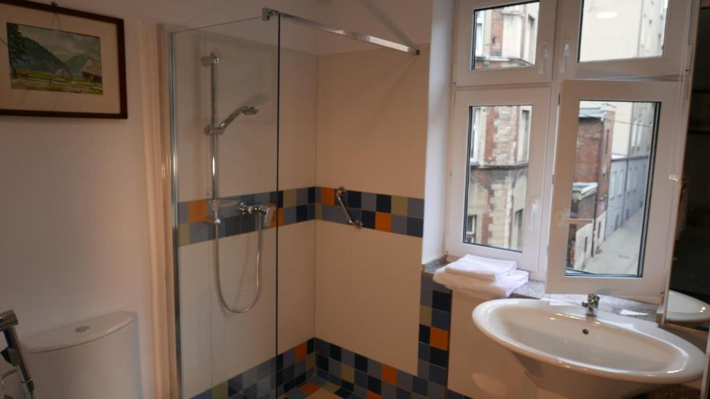 Kúpeľňa v ubytovaní ROOMS BYTOM