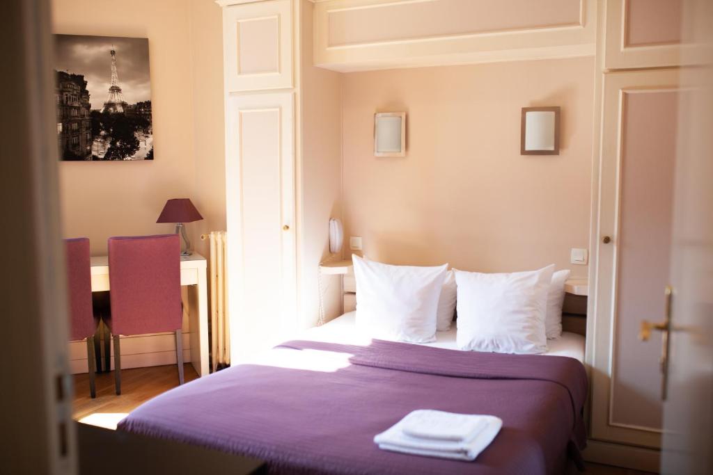 a hotel room with a bed with towels on it at Hôtel du Parc in Choisy-le-Roi