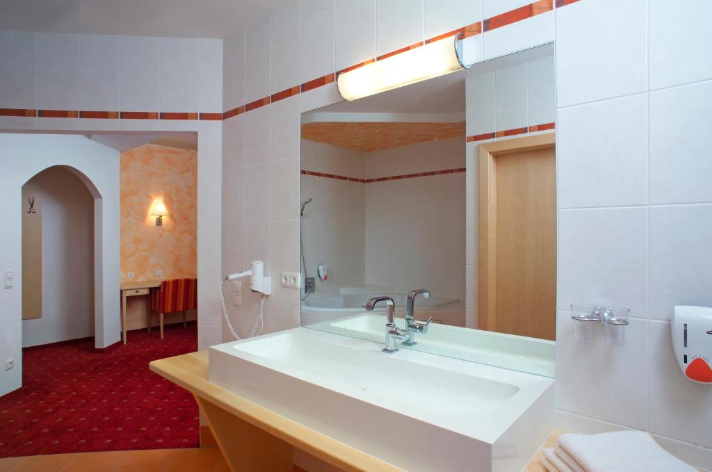 Koupelna v ubytování Hotel Restaurant Wallner I contactless check-in