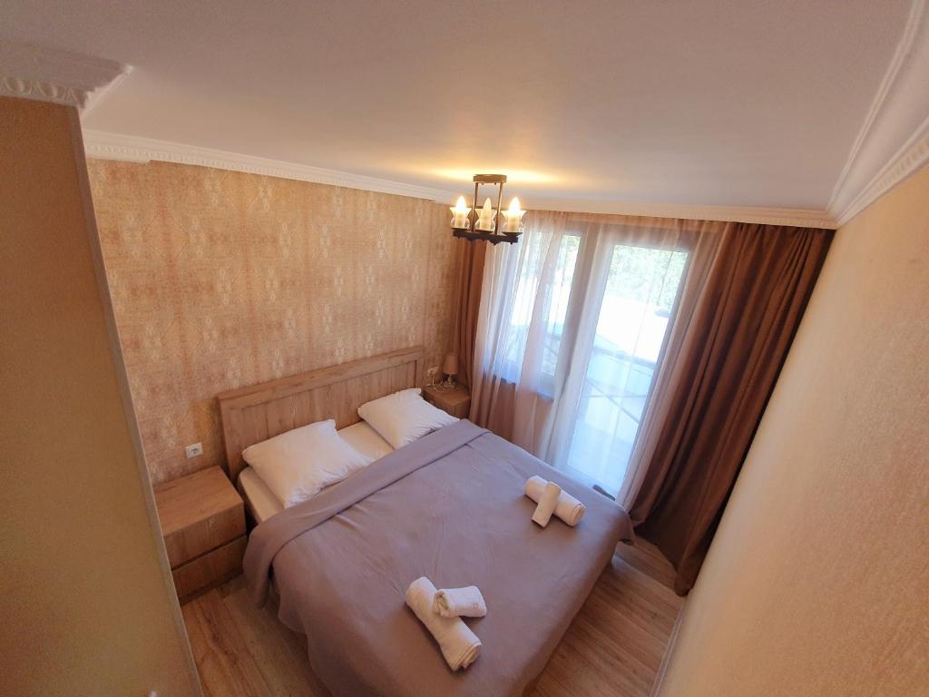 Postel nebo postele na pokoji v ubytování Nino Ratiani's Guesthouse