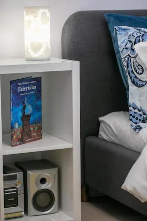 Cosy & Chic Studio close by Victoria Square - Apartamento De Una Habitación