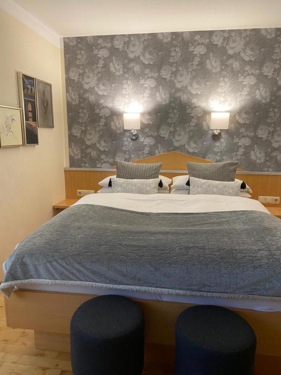 A bed or beds in a room at Parseierblick