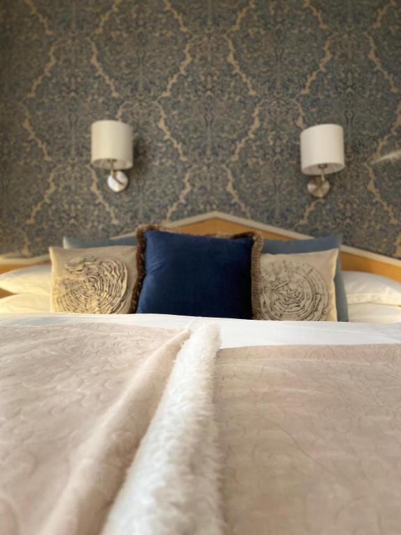 A bed or beds in a room at Parseierblick