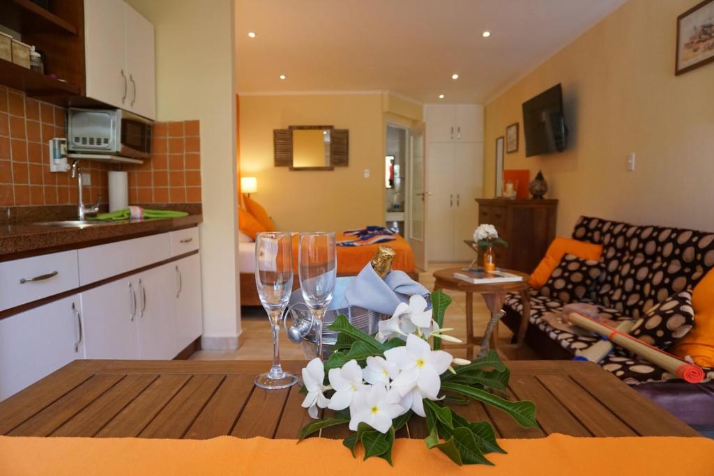 Kuchyň nebo kuchyňský kout v ubytování Cariñas Studio Apartments