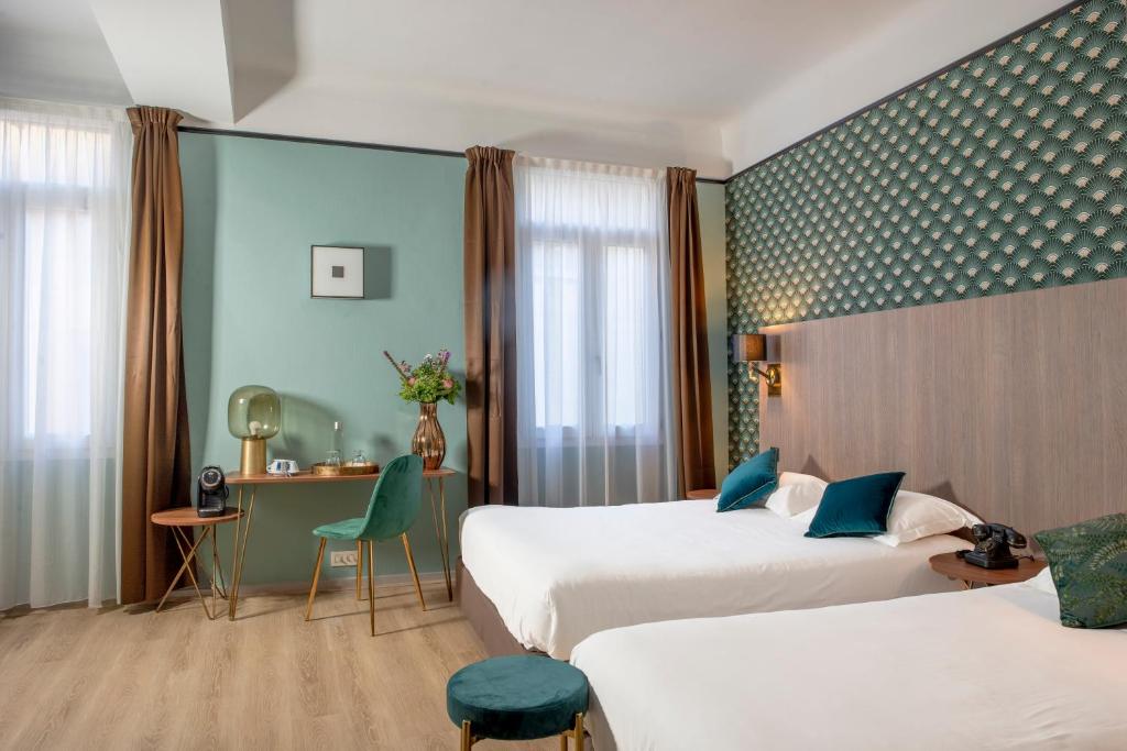 Postel nebo postele na pokoji v ubytování Hôtel Le Bristol