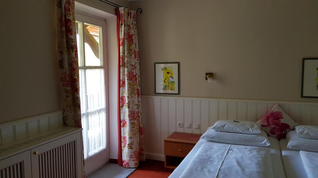 Postel nebo postele na pokoji v ubytování Hotel - Garni Stabauer