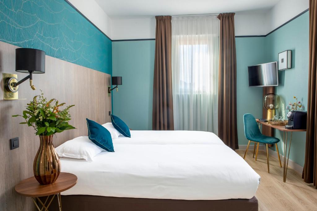 Postel nebo postele na pokoji v ubytování Hôtel Le Bristol
