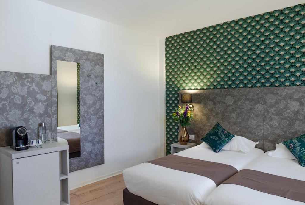 Postel nebo postele na pokoji v ubytování Hôtel Le Bristol