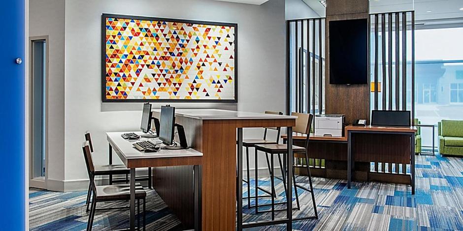 Posezení v ubytování Holiday Inn Express & Suites - Brandon by IHG