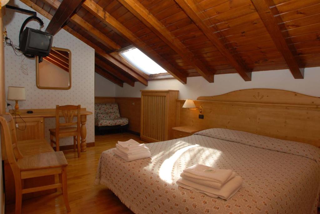 Postel nebo postele na pokoji v ubytování Hotel Alpi - Foza