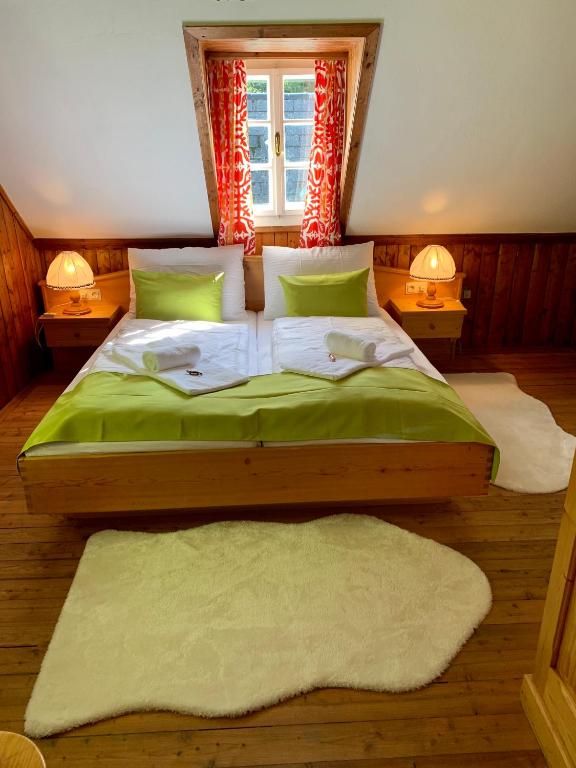 Posteľ alebo postele v izbe v ubytovaní Das AlplResort "ALMfrequenz"