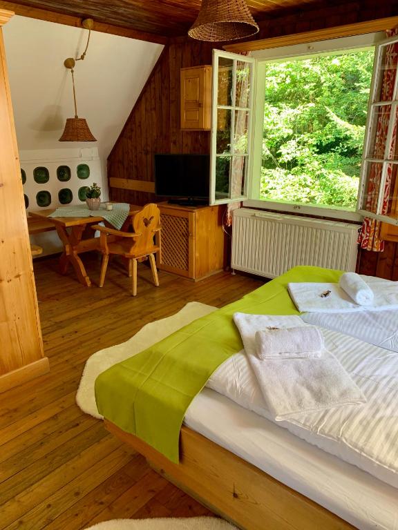 Posteľ alebo postele v izbe v ubytovaní Das AlplResort "ALMfrequenz"