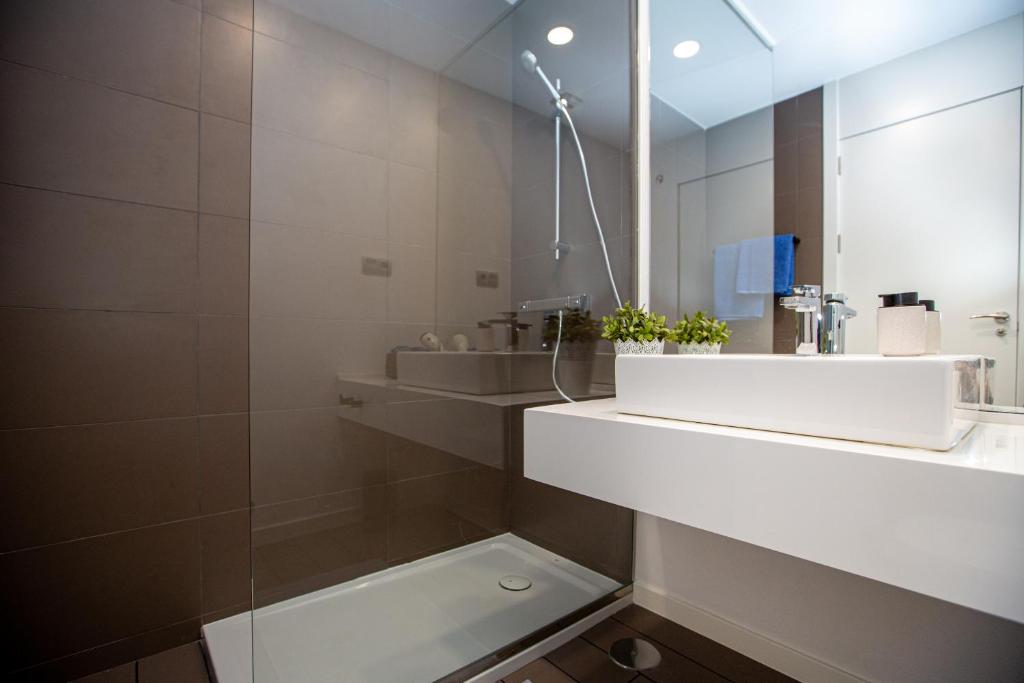 Brand New Stylish 2 bedroom apt Le Mirage - RDR219, Estepona ...