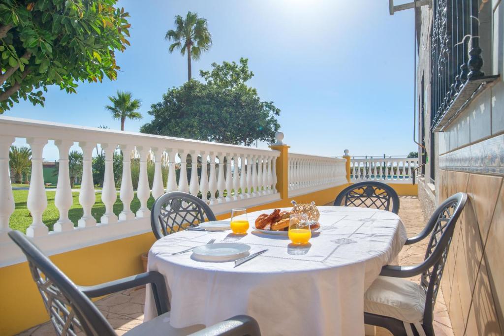 Zdjęcie z galerii obiektu Comfortable Apartment in Mijas with Pool and Garden, 68 m² w mieście Mijas