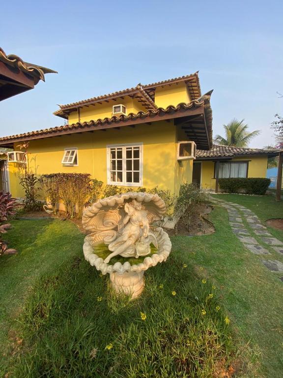  Linda casa na beira do canal de buzios
